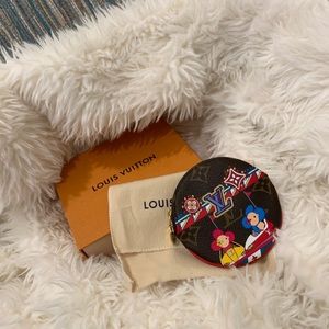 NWT LV round coin purse Christmas animation 2020